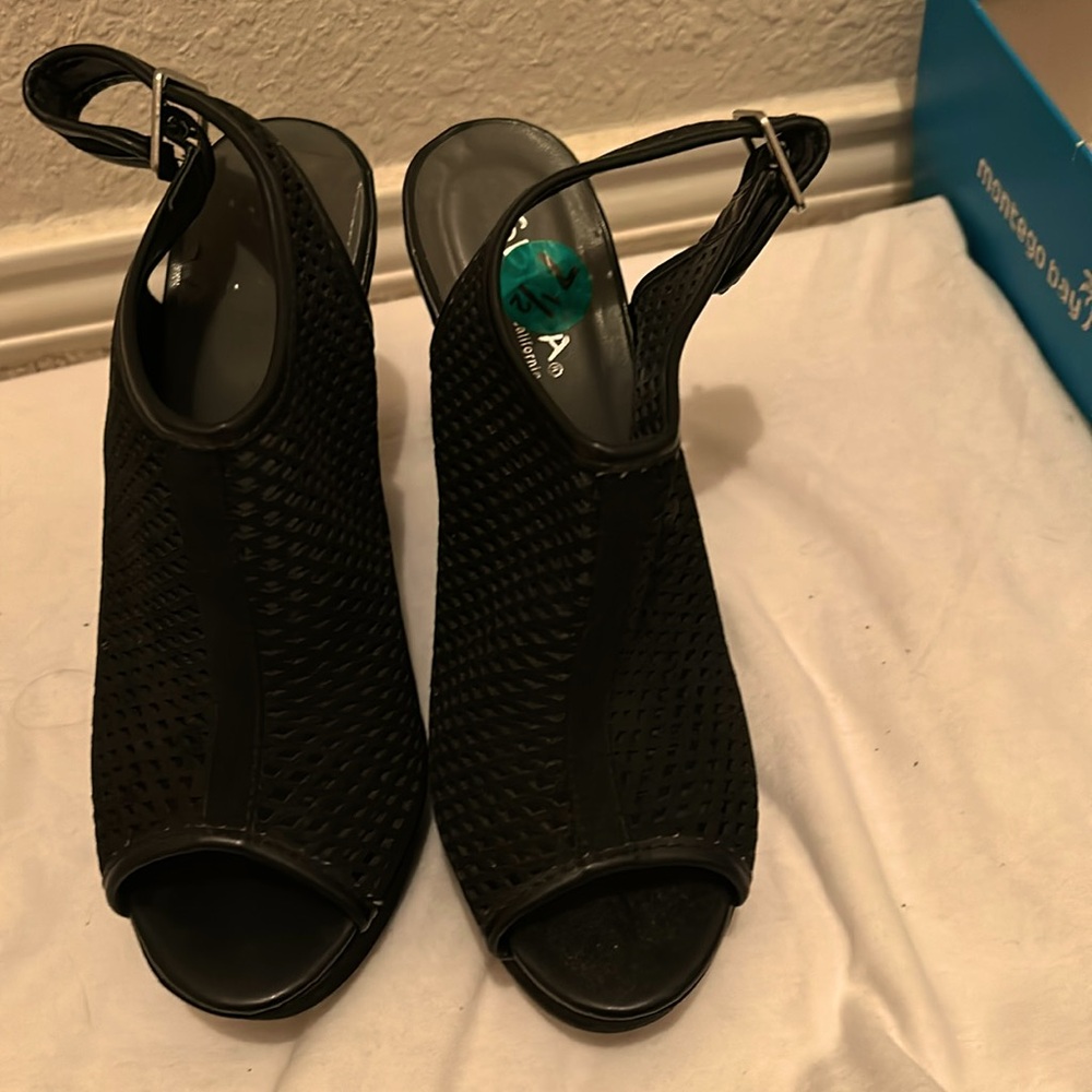 7.5 Black wedge heels size for all dinners and other occasions